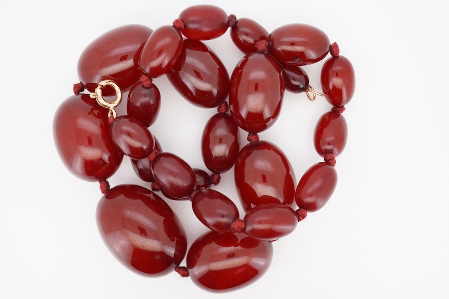 A single strand graduated simulated cherry amber necklace, 46cm, gross weight 58 grams. Condition - fair to good